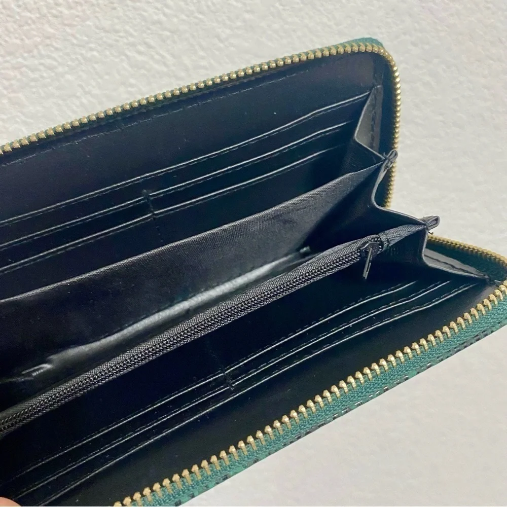 NWOT Green faux fake imitation alligator skin wallet clutch wristlet